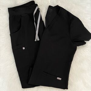 Figs Black Scrub Set